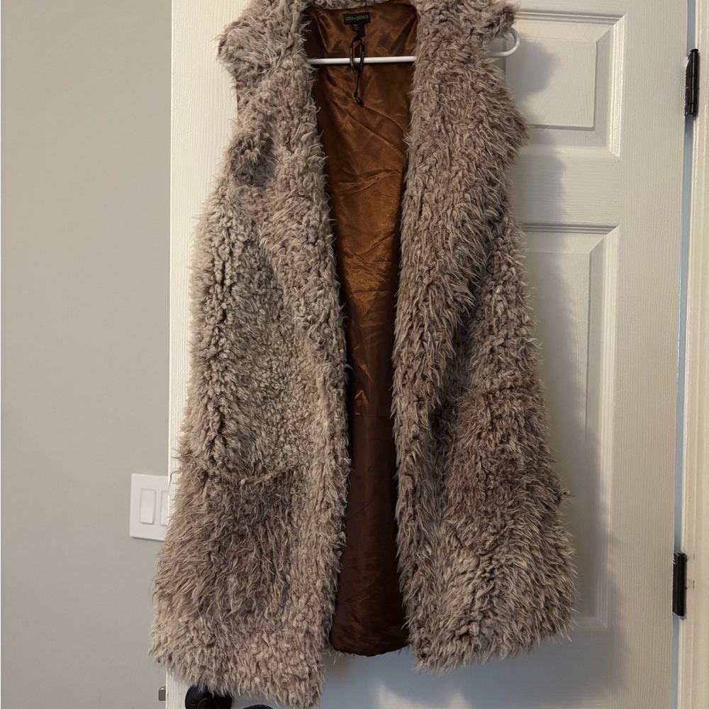 Coco + Carmen Faux Fur Vest in Brown and Cream